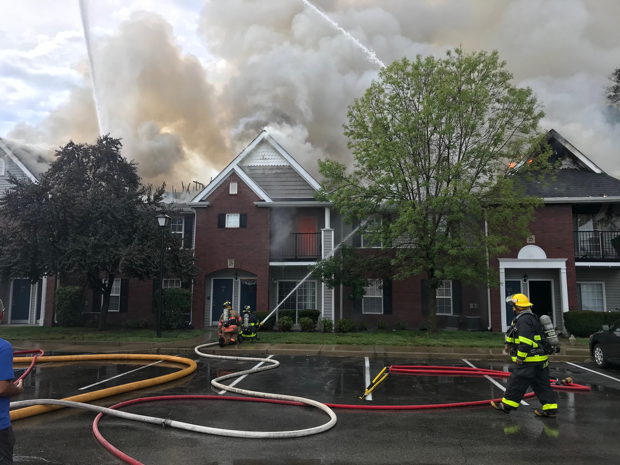 Columbus firefighters battle apartment fire on east side 1010 WCSI